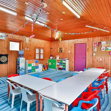 Throne Seagate Hotel